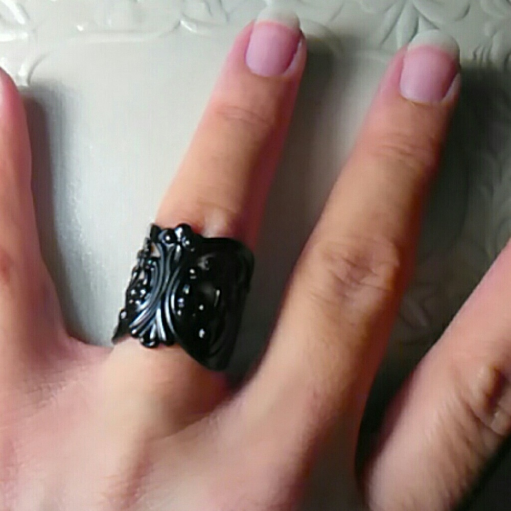 Black filigree Floral enameled ring - Picture 3 of 4